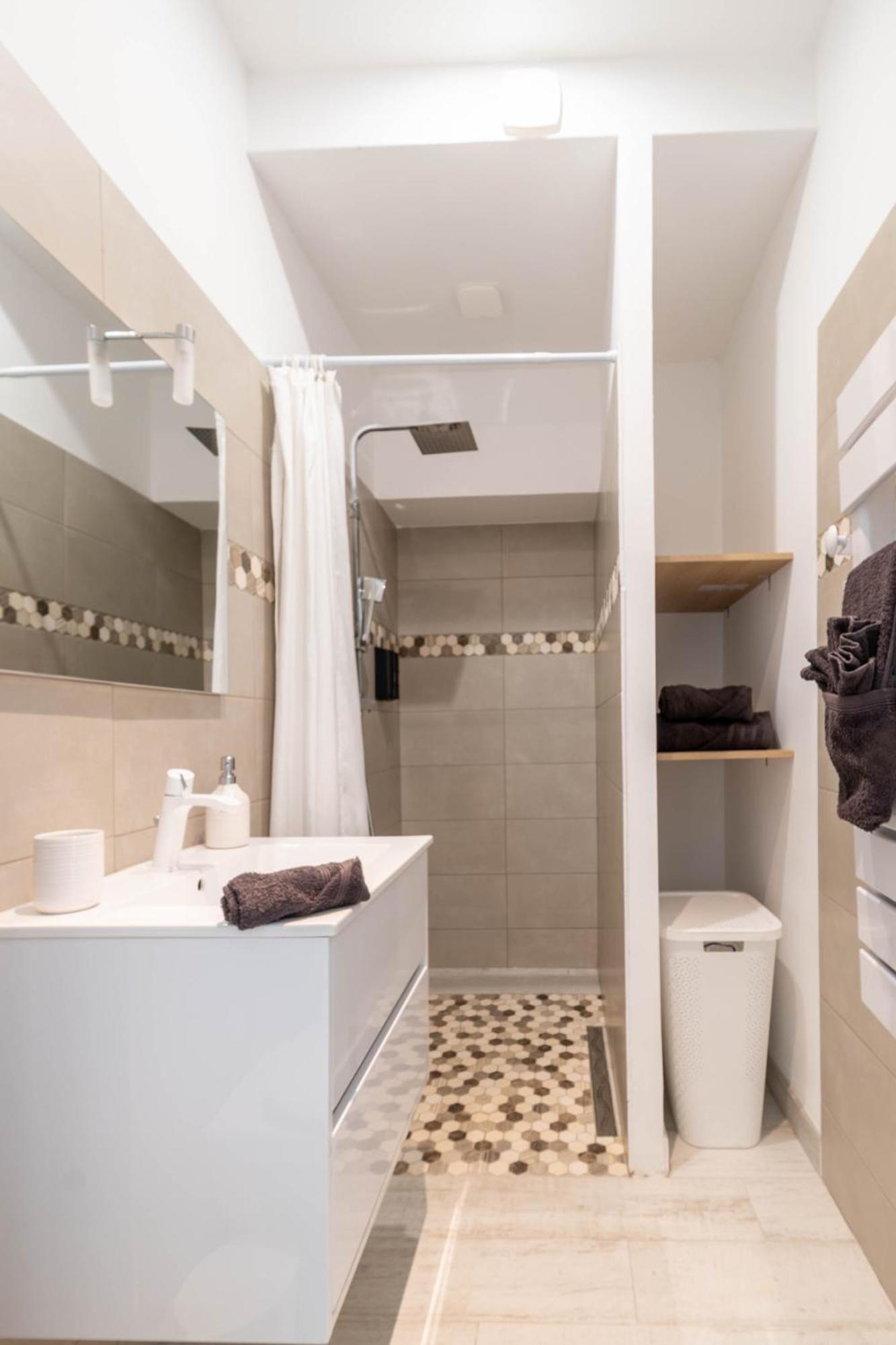 A 5 Min De L' Aeroport Et Toutes Commodites Apartment